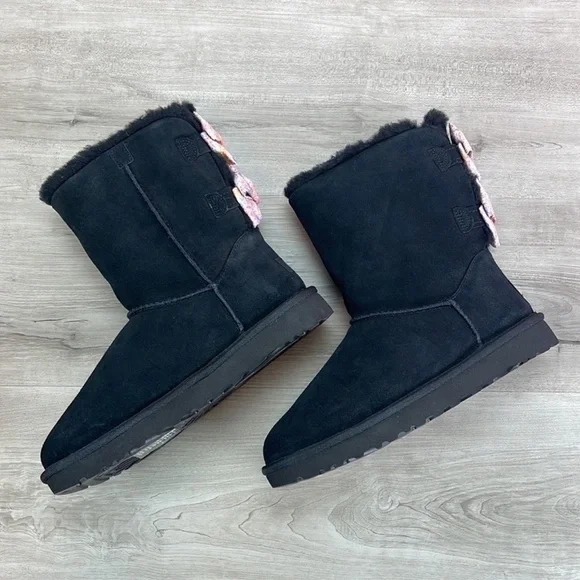 🍁UGG🍁 W BAILEY BOW ABSTRACT SPLATTER BOOTS - Picture 4 of 13